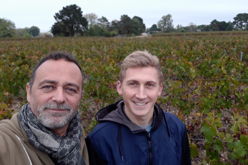 Franck et son fils dans la vigne