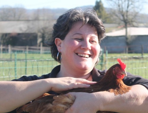 Sandrine, éleveuse de poules bio dans les Pyrénées